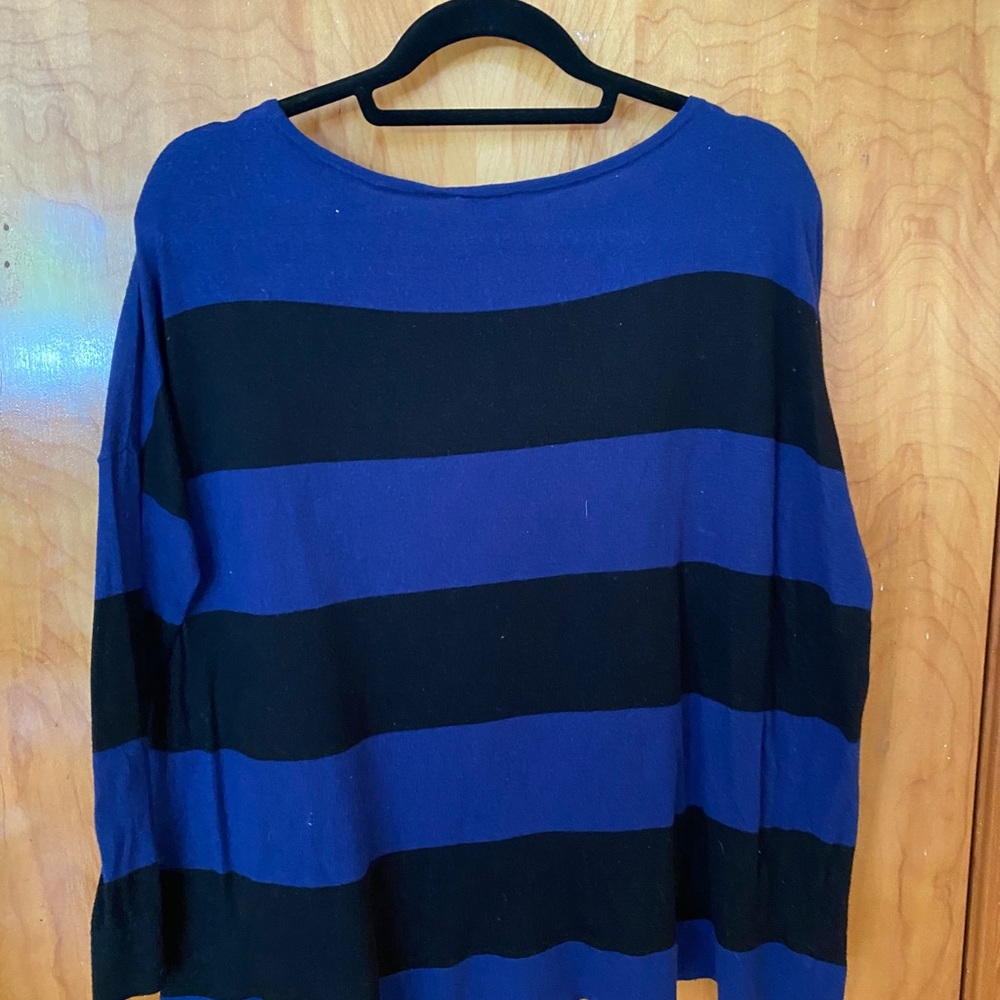 Express Sweater - Picture 2 of 3